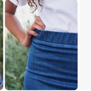 Frank & Eileen Denim Skirt. NWOT.  Size 6